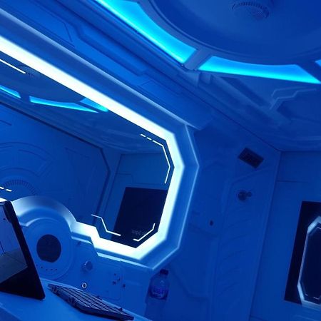 Apollo Capsule Hotel Ende Exteriör bild