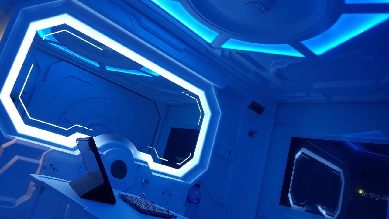 Apollo Capsule Hotel Ende Exteriör bild