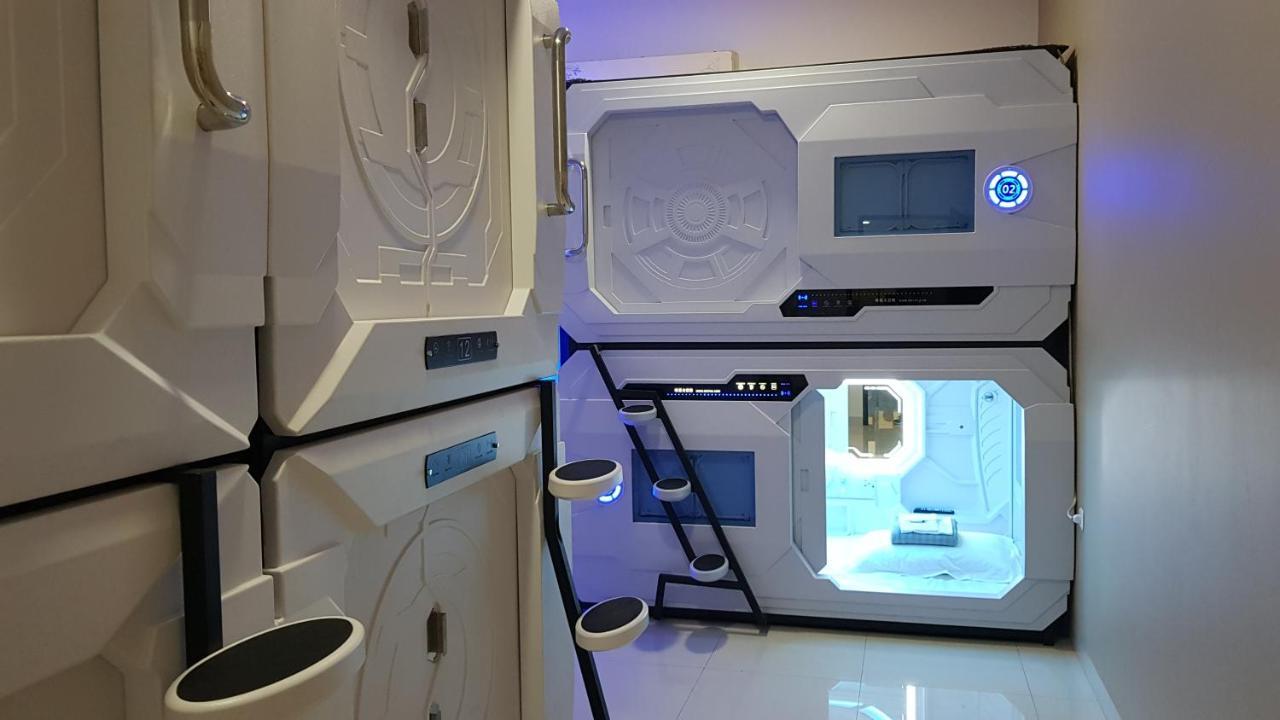 Apollo Capsule Hotel Ende Exteriör bild