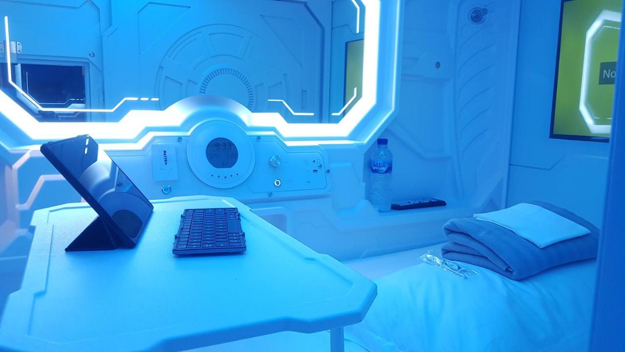Apollo Capsule Hotel Ende Exteriör bild
