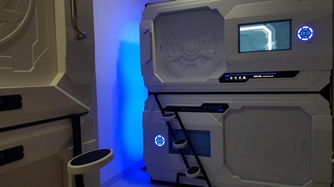 Apollo Capsule Hotel Ende Exteriör bild