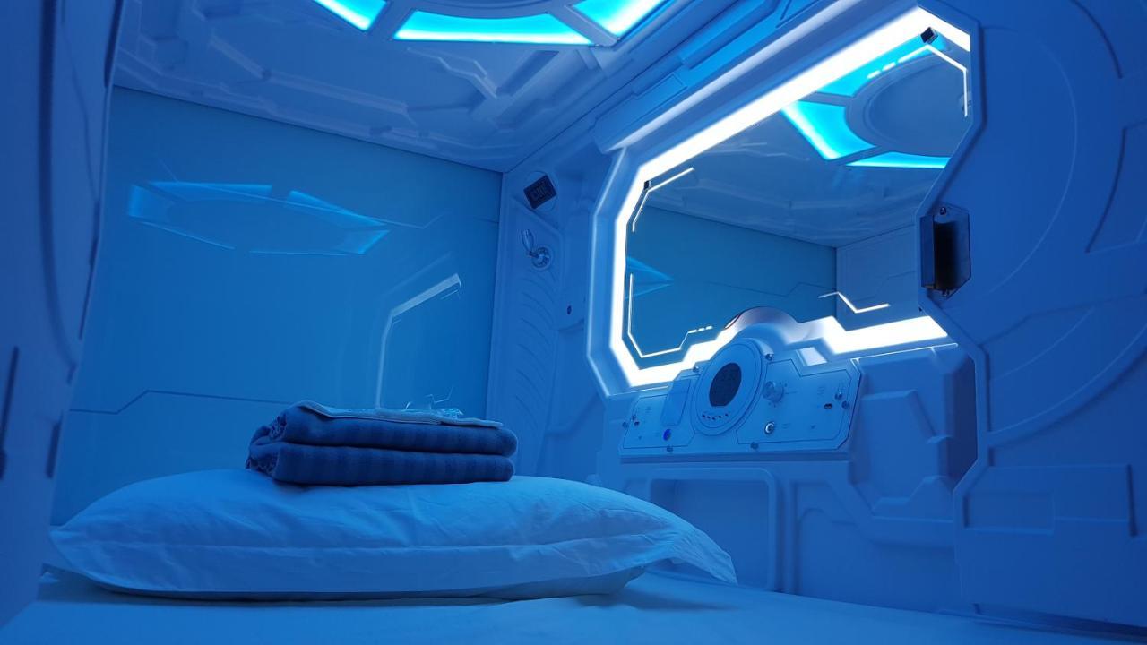 Apollo Capsule Hotel Ende Exteriör bild