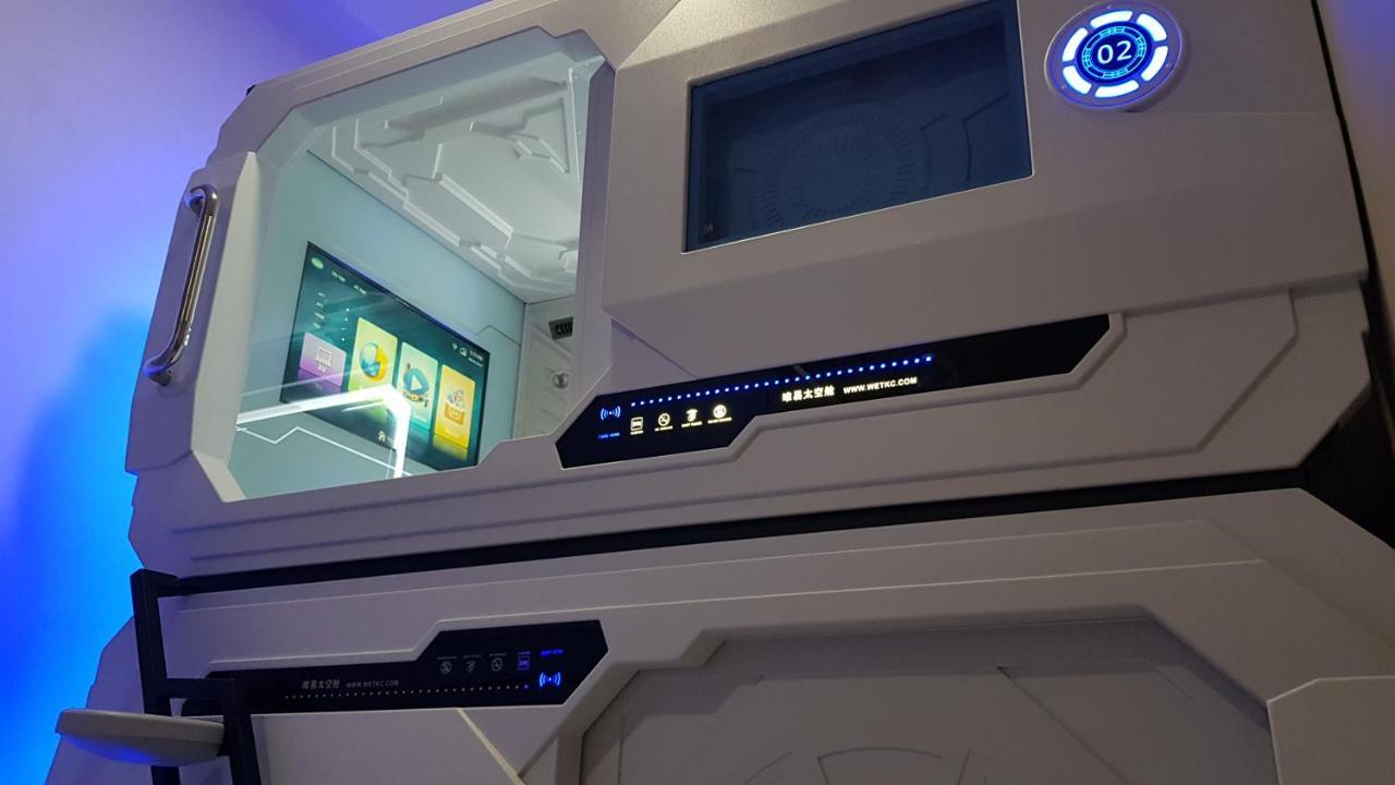 Apollo Capsule Hotel Ende Exteriör bild