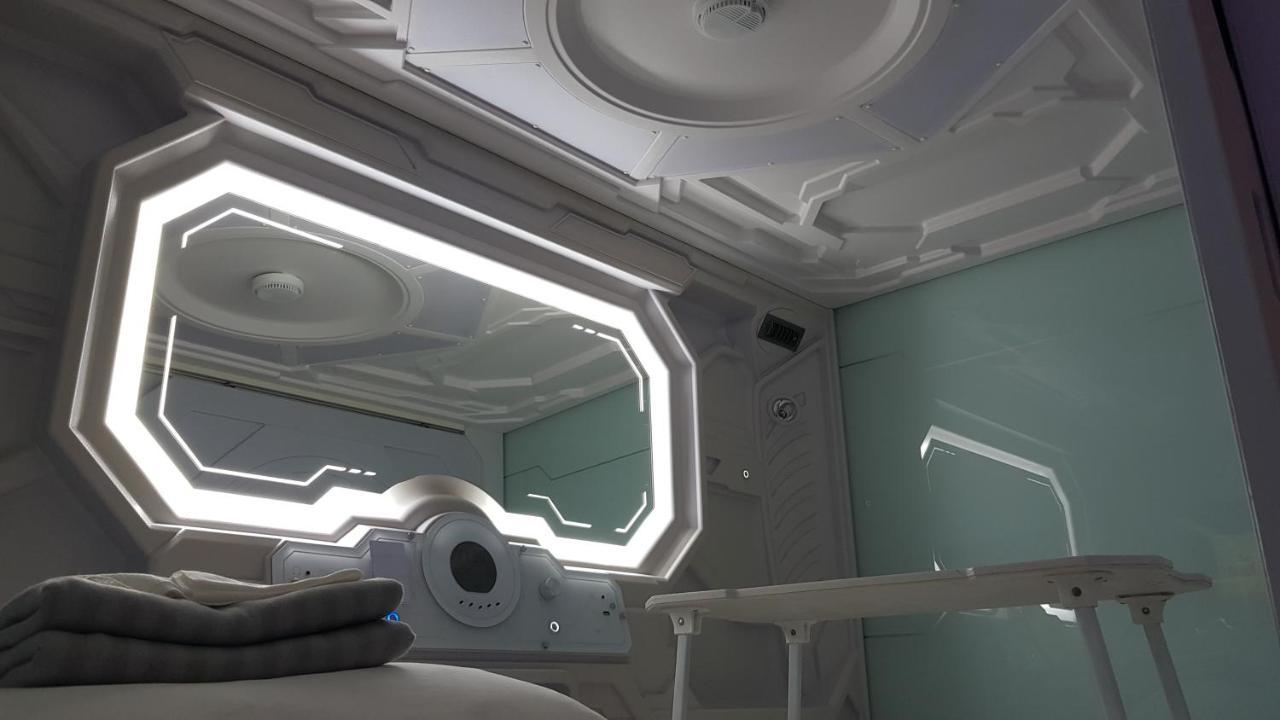 Apollo Capsule Hotel Ende Exteriör bild